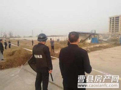 我縣依法拆除3000余平方違規(guī)臨時建筑物