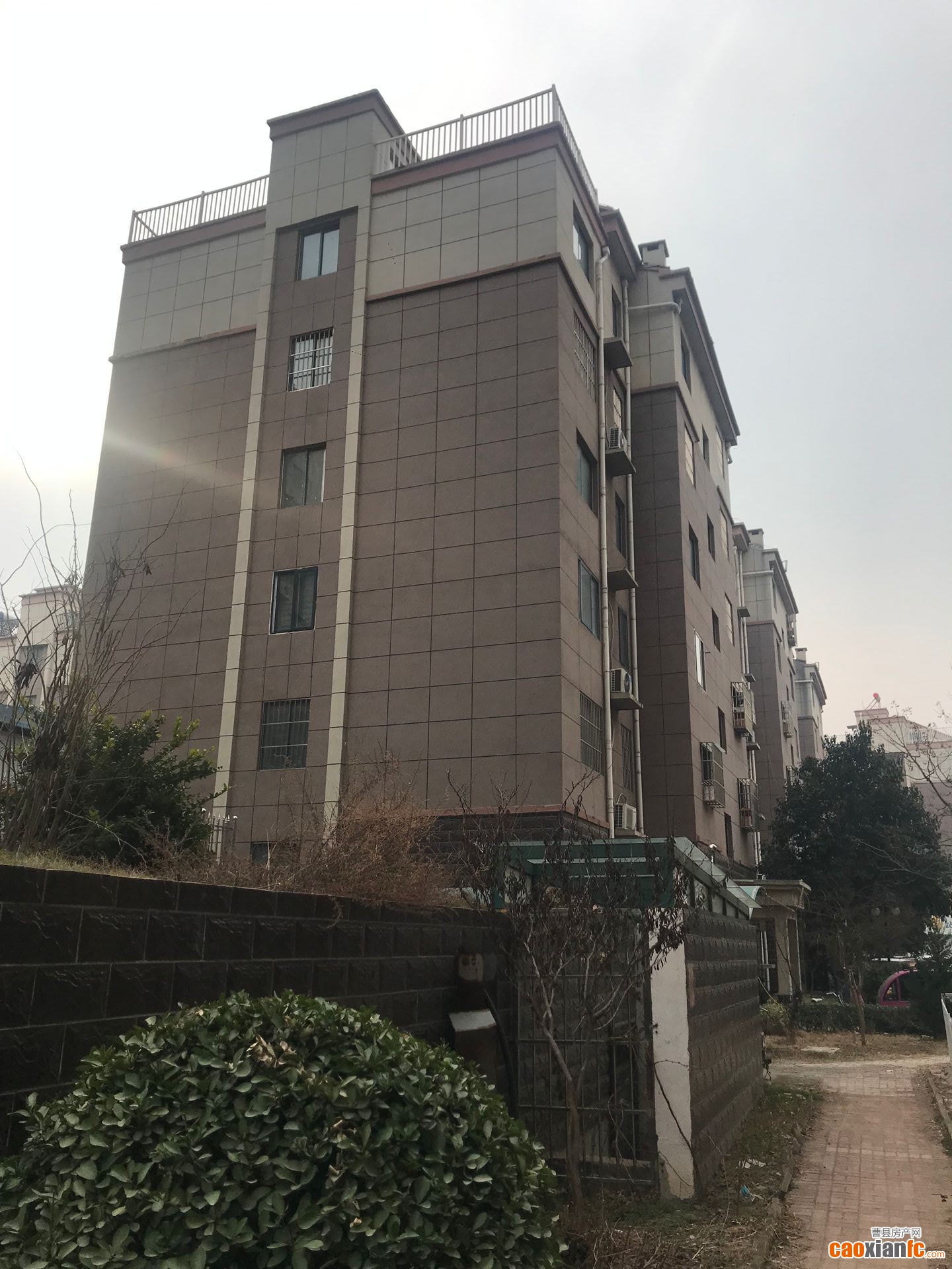 萬基三室二廳二衛(wèi)低價(jià)出售